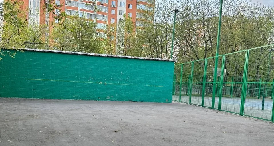Теннисная стенка на Римской