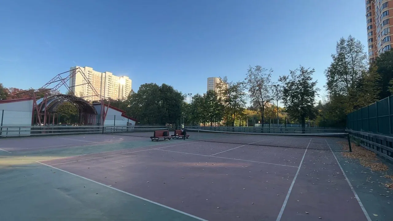 Бесплатный теннисный корт: Строгино